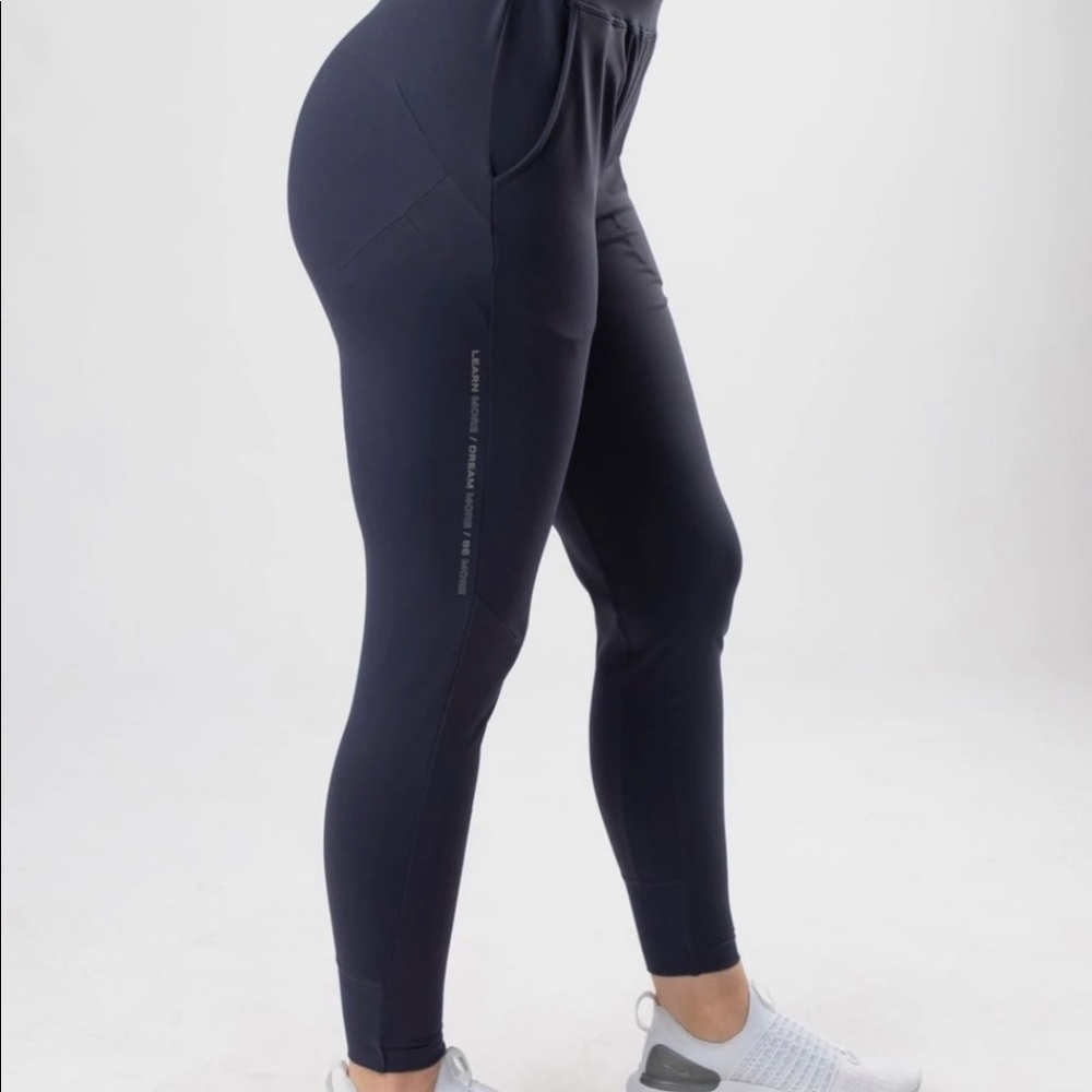 Alphalete Pro-Elite Jogger in Tuxedo Blue